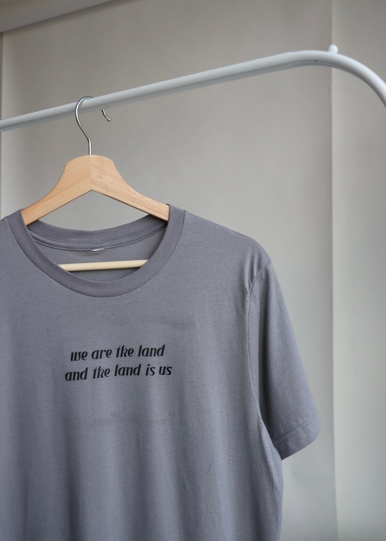 WE ARE THE LAND T-SHIRT OVERCAST GREY